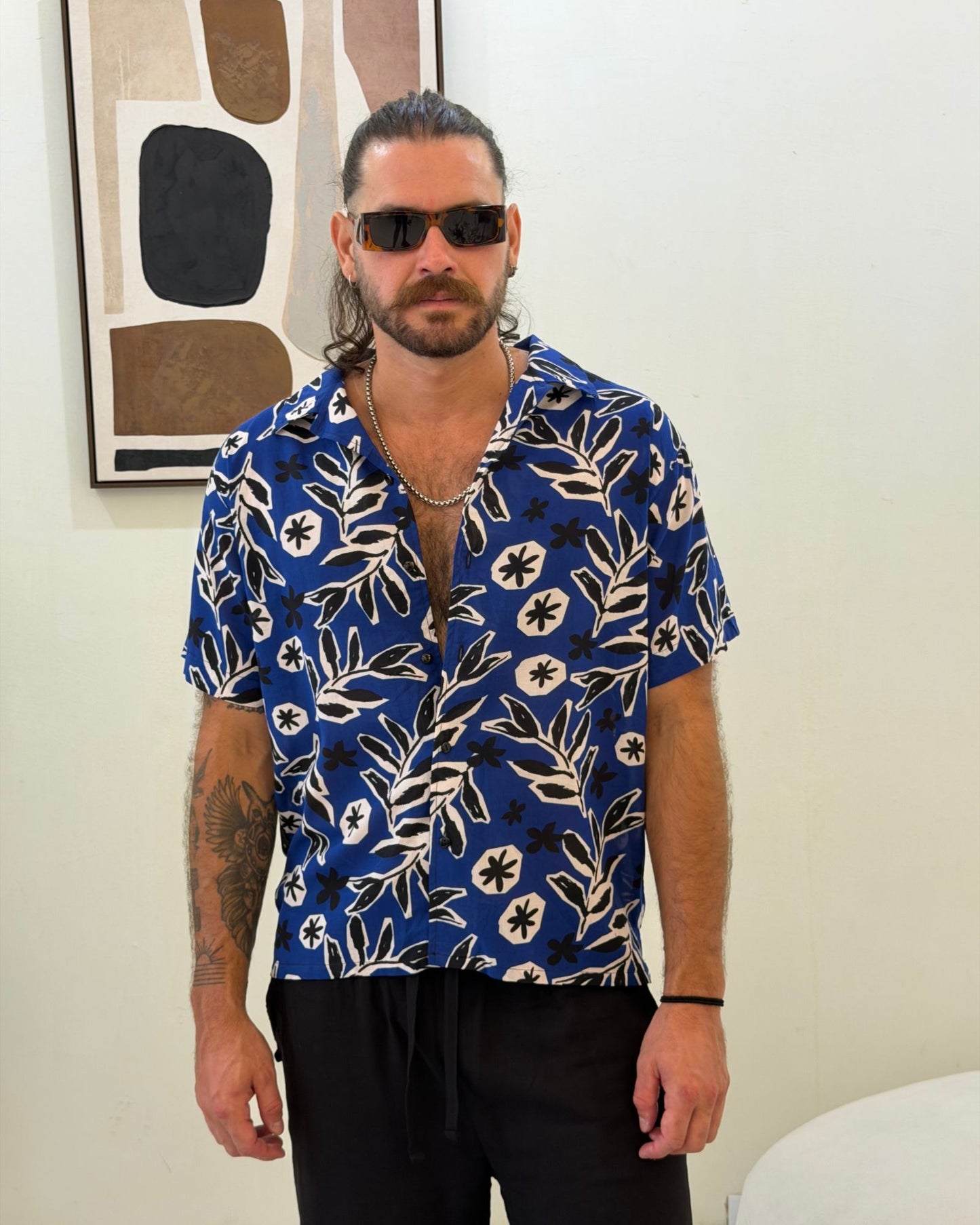 Camisa 3/4 dark blue flowers