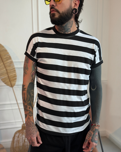 Camiseta 80's black and white